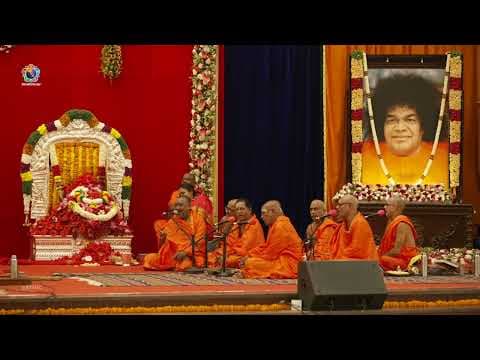Day-2 Glimpses Veda Purusha Saptaha Jnana Yajna | Vijay Devarakonda & Rashmika seek Baba's Blessings